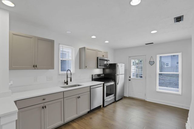 39 W Ramlow Alley, Columbus, OH 43202