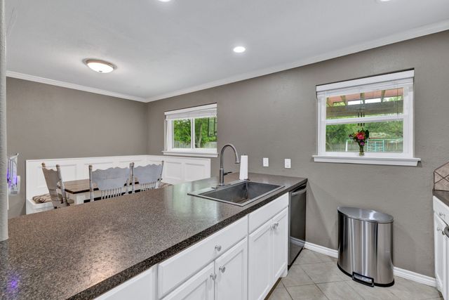 732 Hillside Drive, Burleson, TX 76028