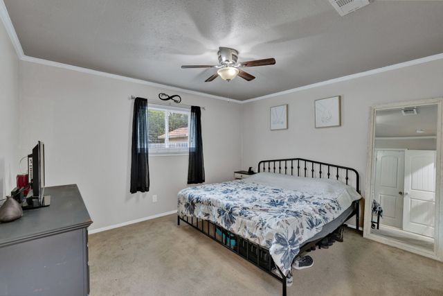 732 Hillside Drive, Burleson, TX 76028