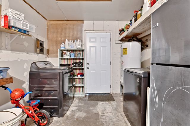 732 Hillside Drive, Burleson, TX 76028