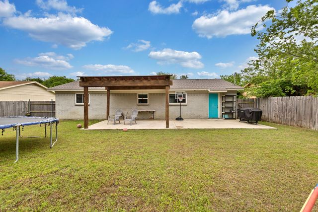 732 Hillside Drive, Burleson, TX 76028