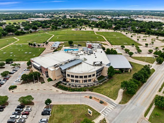 732 Hillside Drive, Burleson, TX 76028