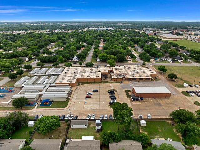 732 Hillside Drive, Burleson, TX 76028