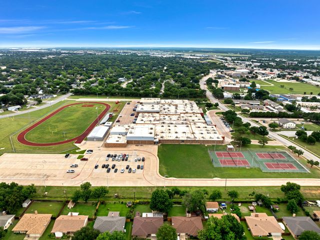 732 Hillside Drive, Burleson, TX 76028