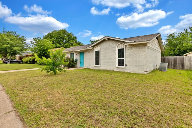 732 Hillside Drive, Burleson, TX 76028