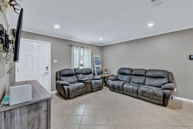 732 Hillside Drive, Burleson, TX 76028