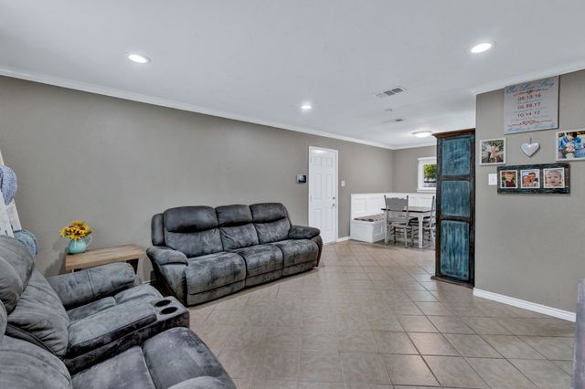 732 Hillside Drive, Burleson, TX 76028