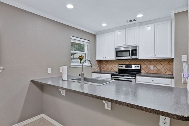 732 Hillside Drive, Burleson, TX 76028