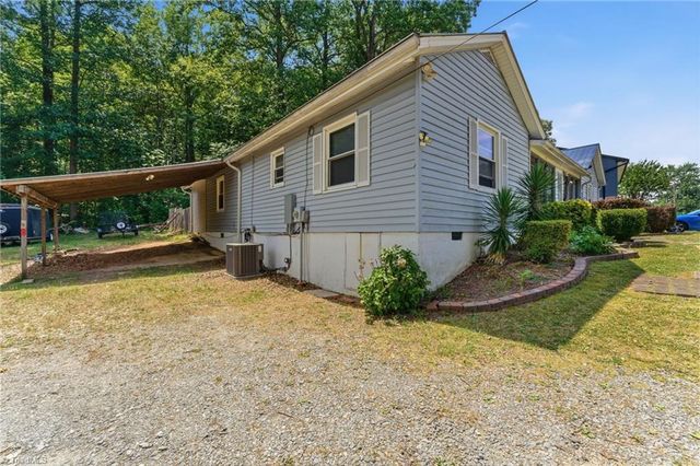 2360 Dellabrook Road, Winston-salem, NC 27105