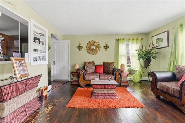 2360 Dellabrook Road, Winston-salem, NC 27105