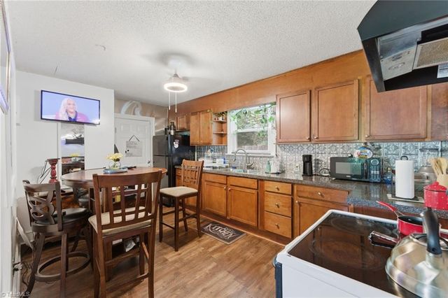 2360 Dellabrook Road, Winston-salem, NC 27105