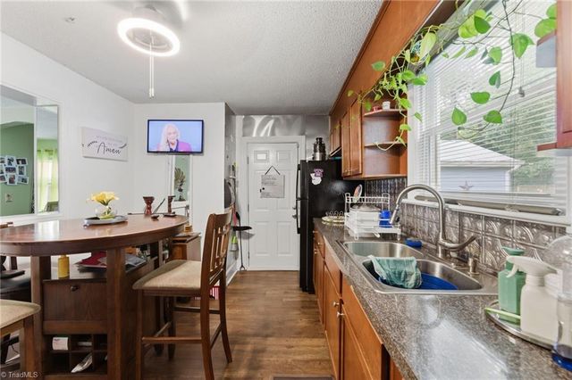 2360 Dellabrook Road, Winston-salem, NC 27105