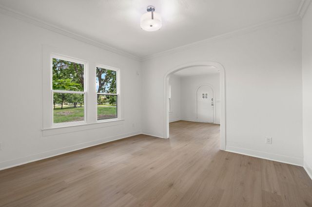 1301 Sloan ST, Taylor, TX 76574