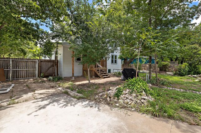 1301 Sloan ST, Taylor, TX 76574