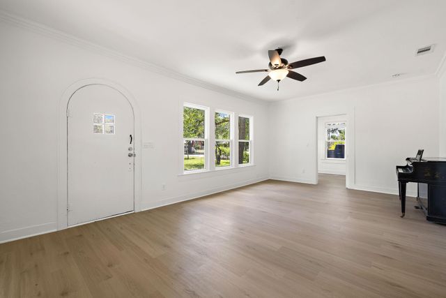 1301 Sloan ST, Taylor, TX 76574