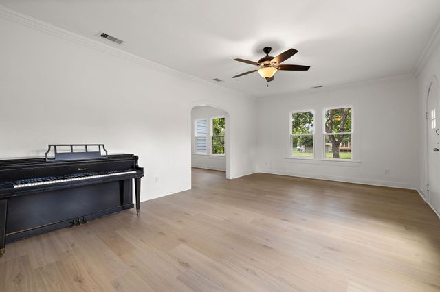 1301 Sloan ST, Taylor, TX 76574