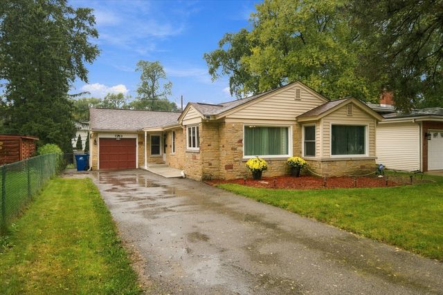 2250 Corona Road, Waukegan, IL 60087