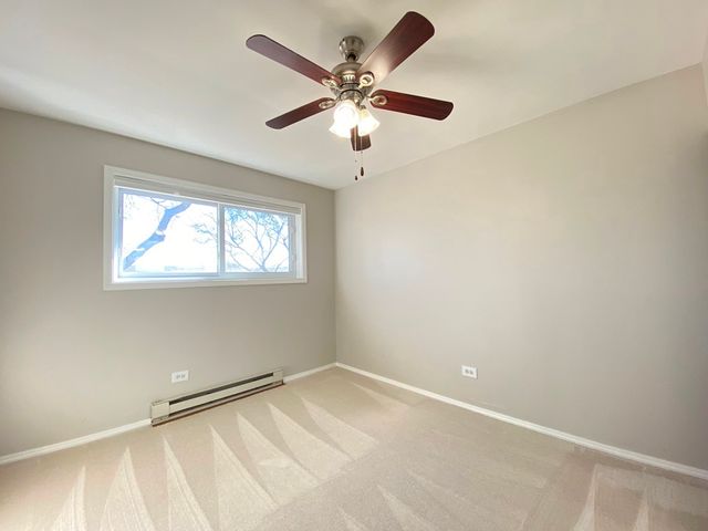 860 E Old Willow Road 221, Prospect Heights, IL 60070