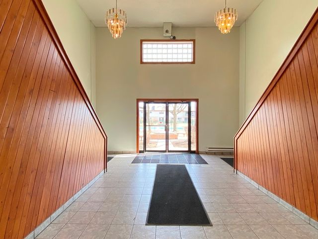 860 E Old Willow Road 221, Prospect Heights, IL 60070