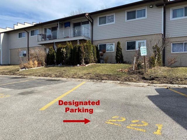 860 E Old Willow Road 221, Prospect Heights, IL 60070