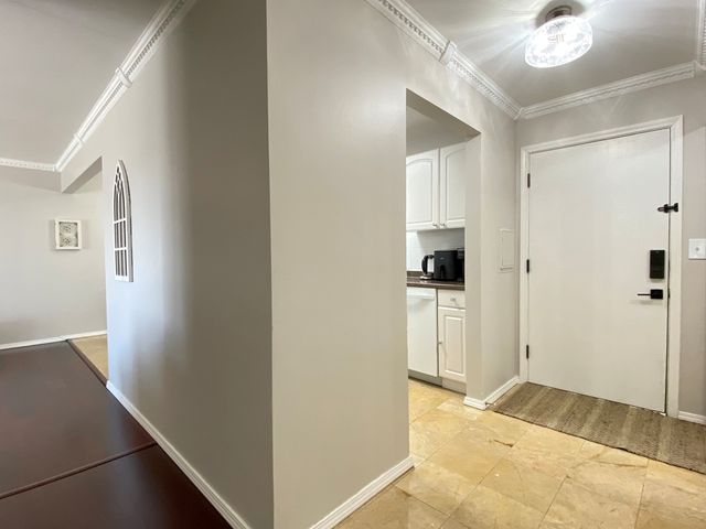 860 E Old Willow Road 221, Prospect Heights, IL 60070