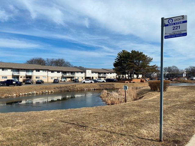 860 E Old Willow Road 221, Prospect Heights, IL 60070