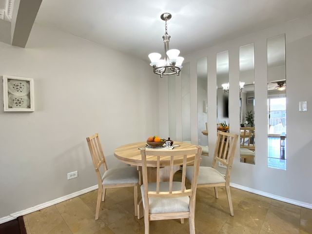 860 E Old Willow Road 221, Prospect Heights, IL 60070