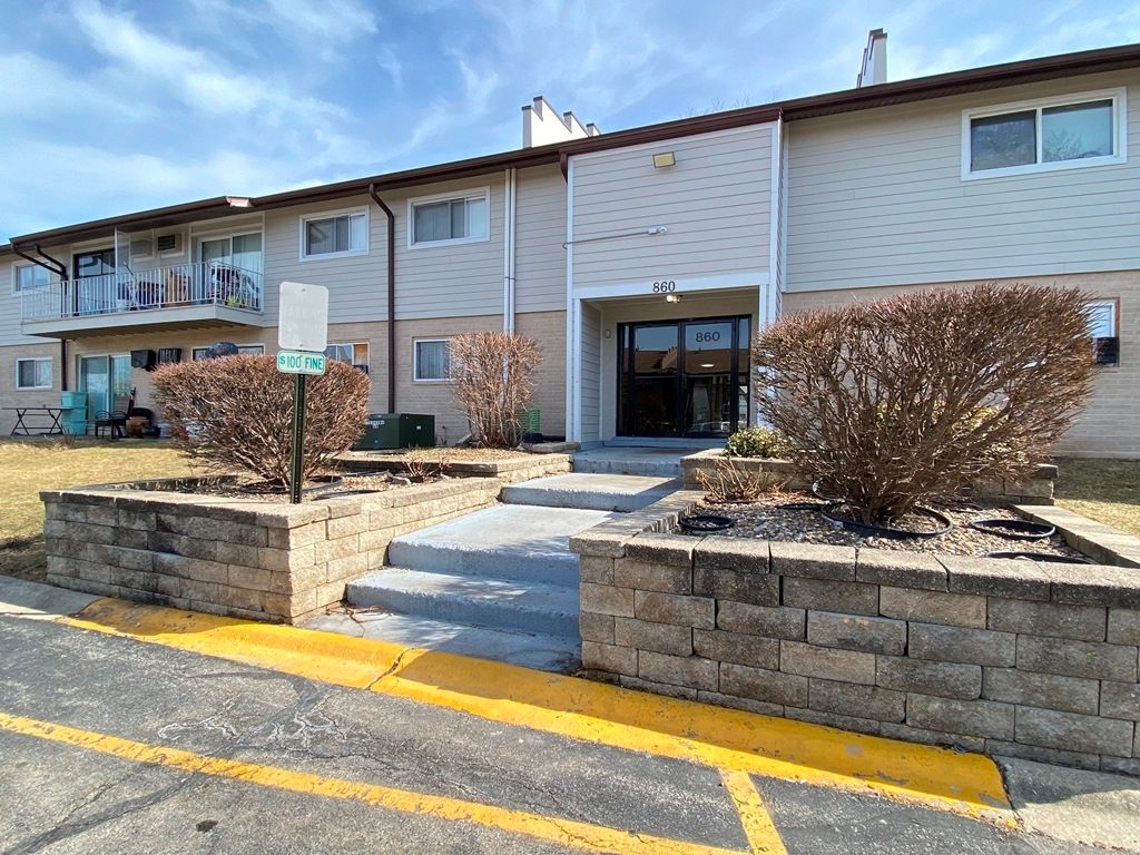 860 E Old Willow Road 221, Prospect Heights, IL 60070