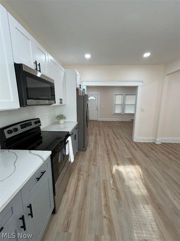 3279 W 97 Street, Cleveland, OH 44102