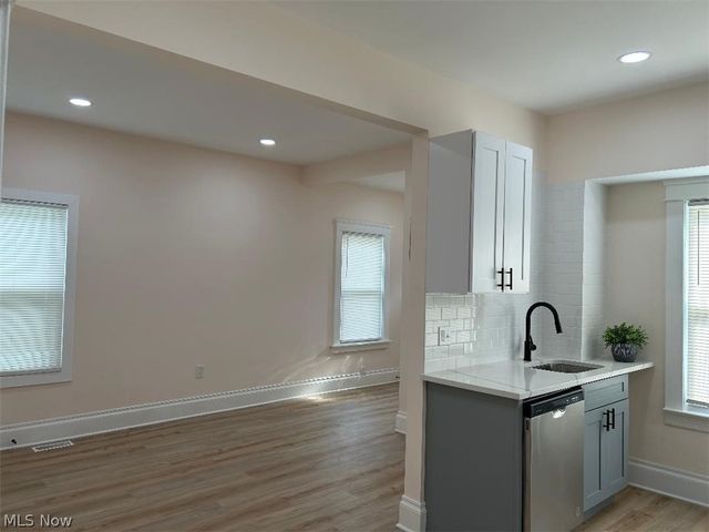 3279 W 97 Street, Cleveland, OH 44102