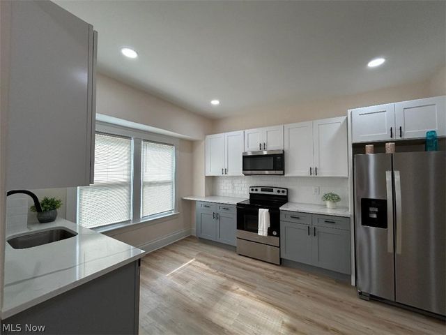 3279 W 97 Street, Cleveland, OH 44102