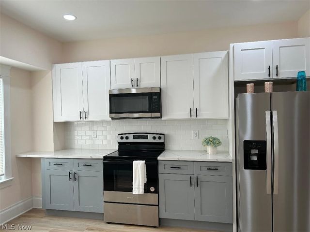 3279 W 97 Street, Cleveland, OH 44102
