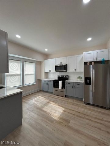 3279 W 97 Street, Cleveland, OH 44102