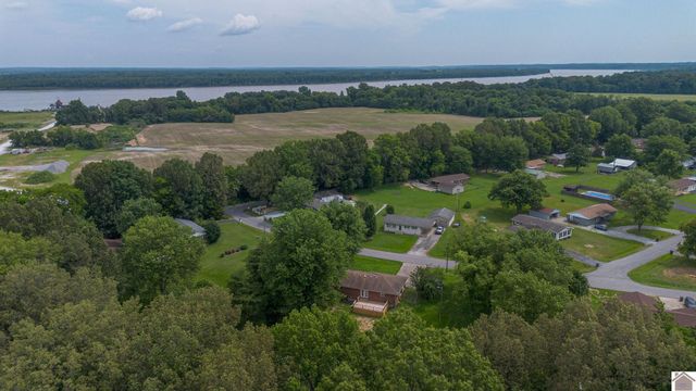 316 Loretta Dr, Ledbetter, KY 42058