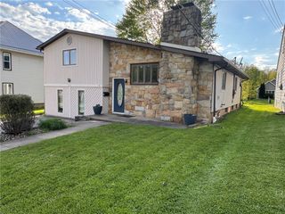 230 W Cooper St, Slippery Rock Boro, PA 16057