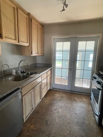 450 Lilac Ln, Rio Linda, CA 95673