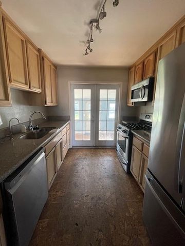 450 Lilac Ln, Rio Linda, CA 95673