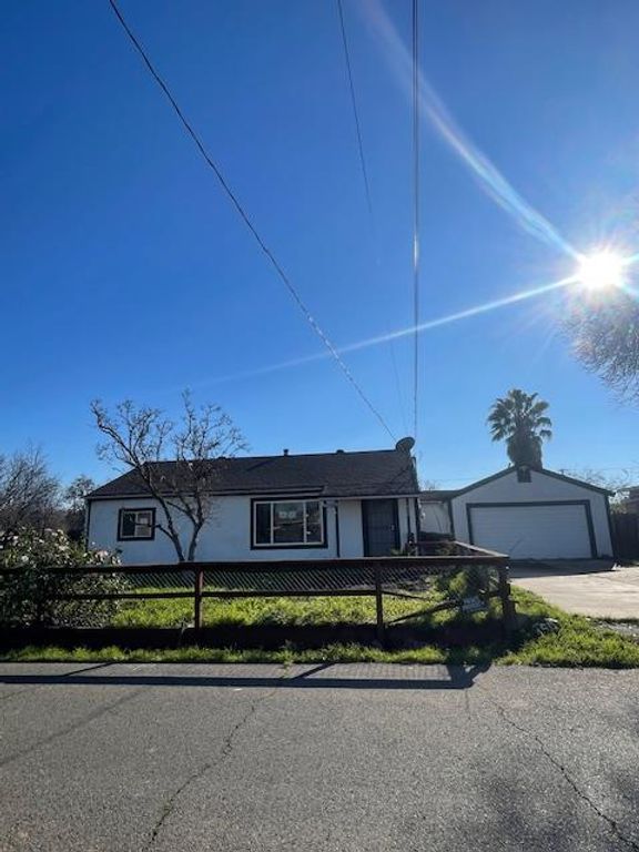 450 Lilac Ln, Rio Linda, CA 95673