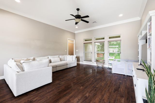 202 Turner St, Schriever, LA 70395