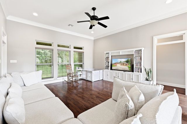 202 Turner St, Schriever, LA 70395