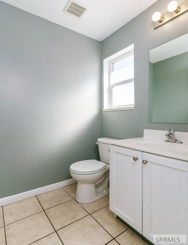 573 Raven Way Apt B, Chubbuck, ID 83202