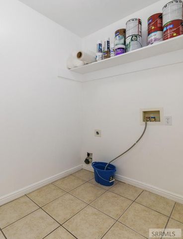 573 Raven Way Apt B, Chubbuck, ID 83202