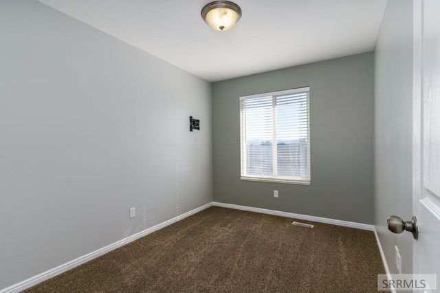 573 Raven Way Apt B, Chubbuck, ID 83202