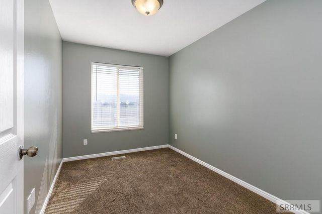 573 Raven Way Apt B, Chubbuck, ID 83202