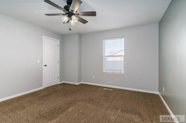 573 Raven Way Apt B, Chubbuck, ID 83202