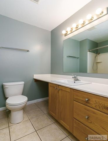 573 Raven Way Apt B, Chubbuck, ID 83202