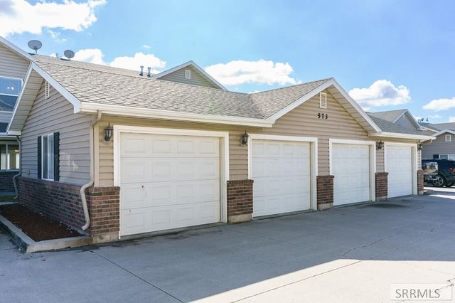 573 Raven Way Apt B, Chubbuck, ID 83202