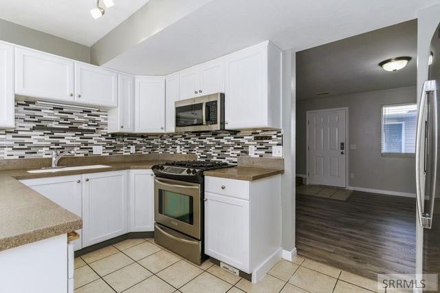 573 Raven Way Apt B, Chubbuck, ID 83202