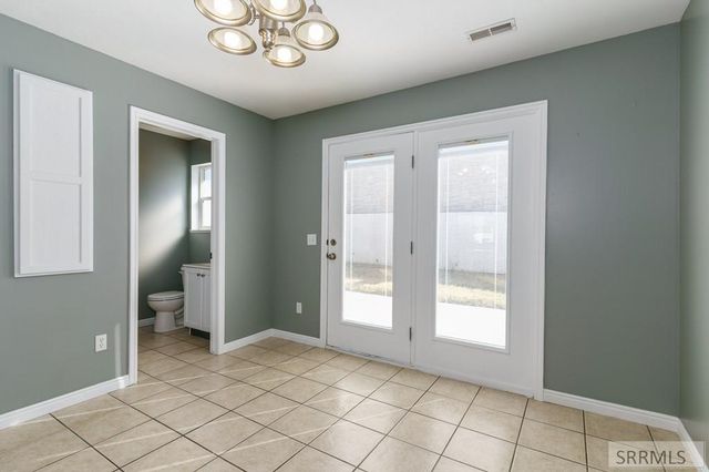 573 Raven Way Apt B, Chubbuck, ID 83202