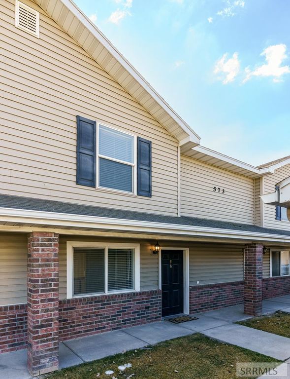 573 Raven Way Apt B, Chubbuck, ID 83202